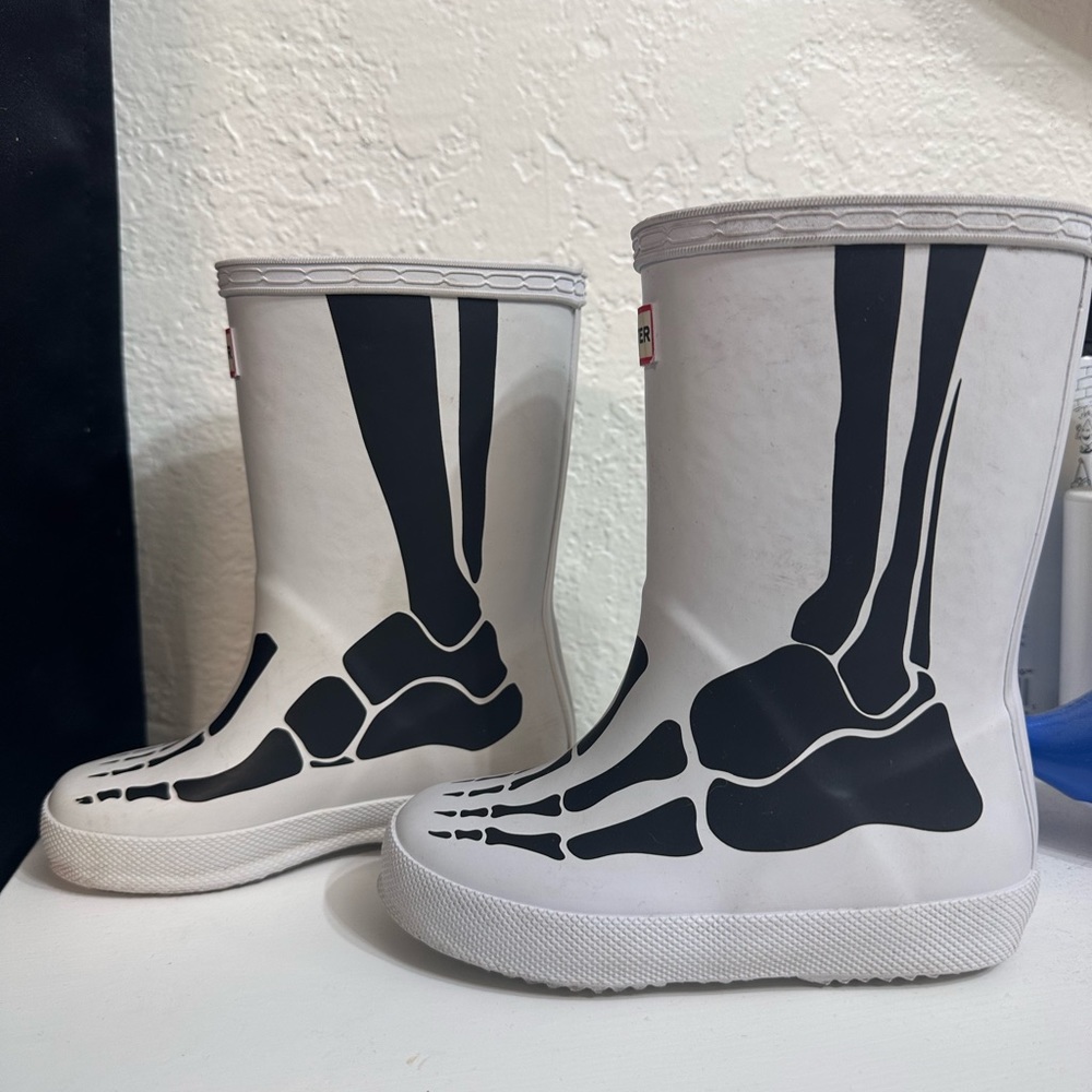 Hunter Skeleton Boots 8C (UK 7)